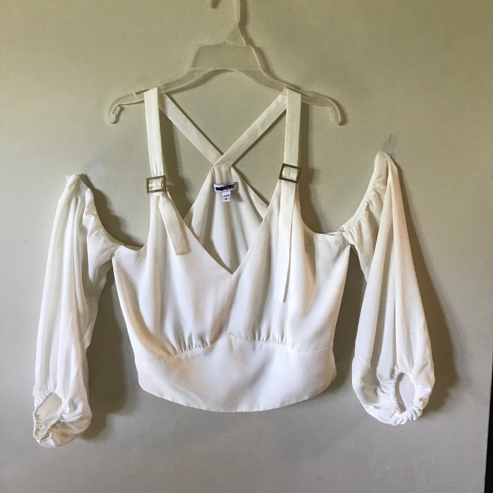 NEW NWOT Express V-Neck Cold Shoulder Top. Ivory. Small